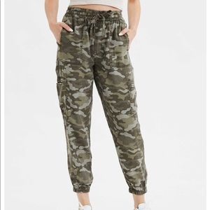 American Eagle Outfitters Camo Joggers NWT